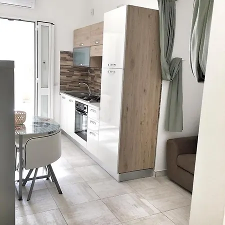 Flori Apartment *