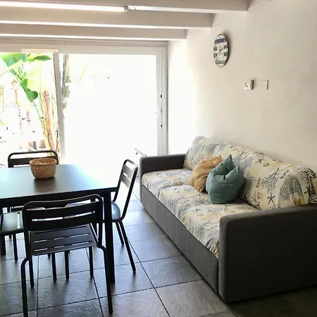 Flori Apartment *