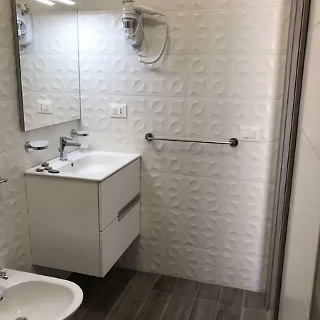Flori Apartment *