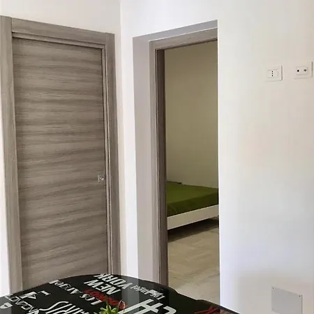 Flori Appartement *